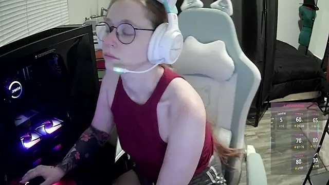 Snapshot of LilyFoxxx chatting on July 2026 05:11:01 AM LilyFoxxx online show from July 2026 05:11:01 AM