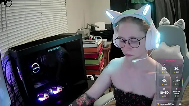 Snapshot of LilyFoxxx chatting on July 2026 05:11:01 AM LilyFoxxx online show from July 2026 05:11:01 AM