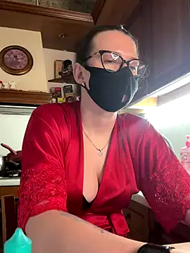 Snapshot of MoonKseni chatting on December 2024 10:06:02 AM MoonKseni online show from December 2024 10:06:02 AM