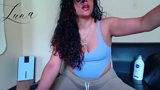 Lunavega1 online show from April 2026 07:03:02 PM