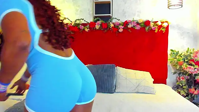 Snapshot of SilvannaFit chatting on June 2026 11:27:02 AM SilvannaFit online show from June 2026 11:27:02 AM