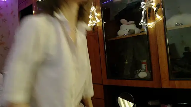 Snapshot of cloudgirrl chatting on January 2025 08:57:02 PM cloudgirrl online show from January 2025 08:57:02 PM