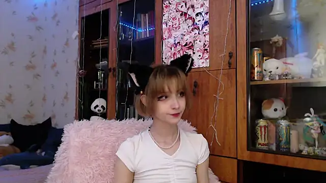 Snapshot of cloudgirrl chatting on February 2025 08:26:01 PM cloudgirrl online show from February 2025 08:26:01 PM