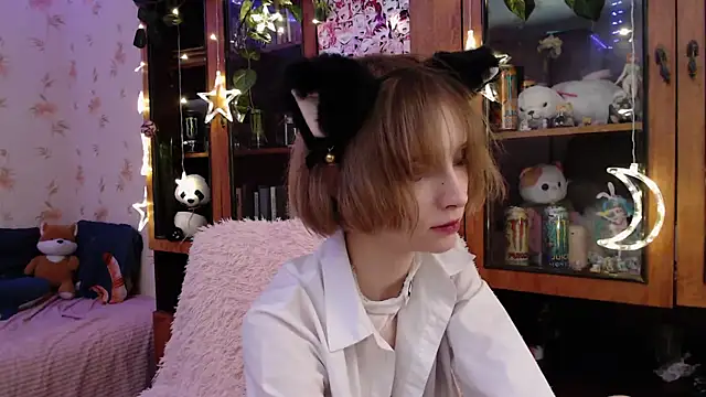 Snapshot of cloudgirrl chatting on February 2025 01:05:02 AM cloudgirrl online show from February 2025 01:05:02 AM