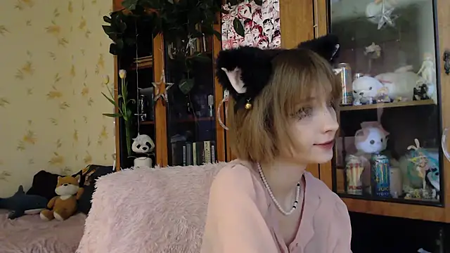 Snapshot of cloudgirrl chatting on March 2025 07:23:02 AM cloudgirrl online show from March 2025 07:23:02 AM