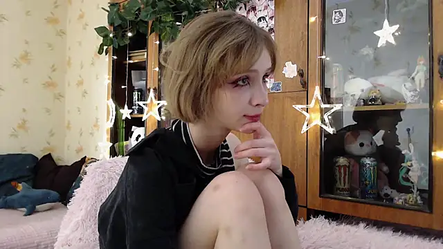 Snapshot of cloudgirrl chatting on March 2025 05:28:01 PM cloudgirrl online show from March 2025 05:28:01 PM