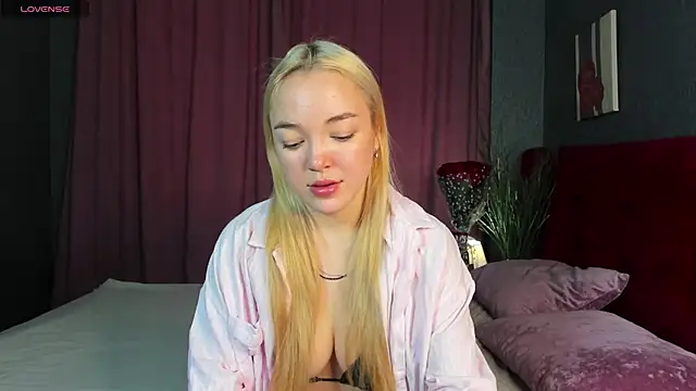 Snapshot of Christy_Little chatting on March 2025 08:41:02 AM Christy Little online show from March 2025 08:41:02 AM