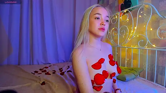 Snapshot of Christy_Little chatting on March 2025 07:04:02 AM Christy Little online show from March 2025 07:04:02 AM