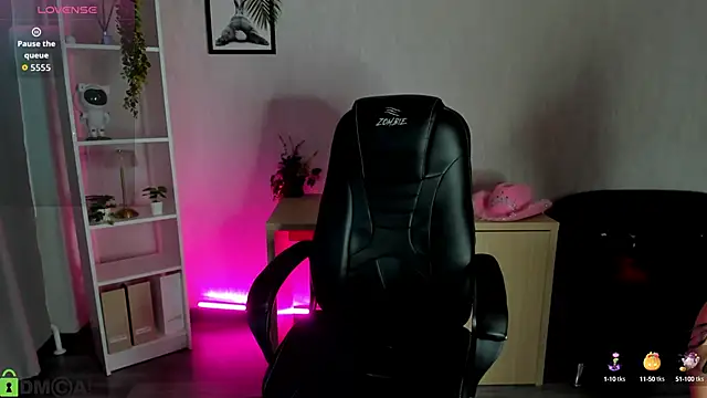 Snapshot of Christy_Little chatting on September 2025 12:54:02 AM Christy Little online show from September 2025 12:54:02 AM