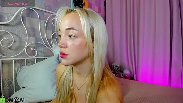 Snapshot of Christy_Little chatting on September 2025 11:41:02 PM Christy Little online show from September 2025 11:41:02 PM