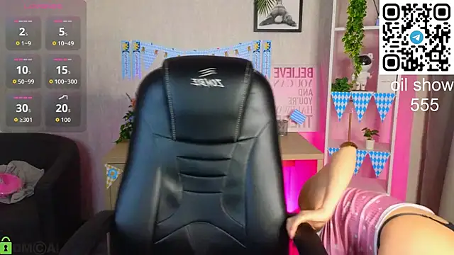 Snapshot of Christy_Little chatting on September 2025 11:52:01 PM Christy Little online show from September 2025 11:52:01 PM