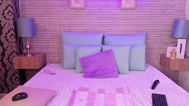 Catalinna Thompson online show from January 2025 03:44:02 PM