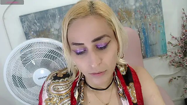 Snapshot of ariana_crazzy chatting on January 2025 09:30:02 PM ariana crazzy online show from January 2025 09:30:02 PM