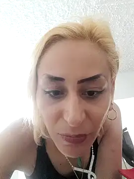 Snapshot of ariana_crazzy chatting on February 2025 06:23:02 PM ariana crazzy online show from February 2025 06:23:02 PM