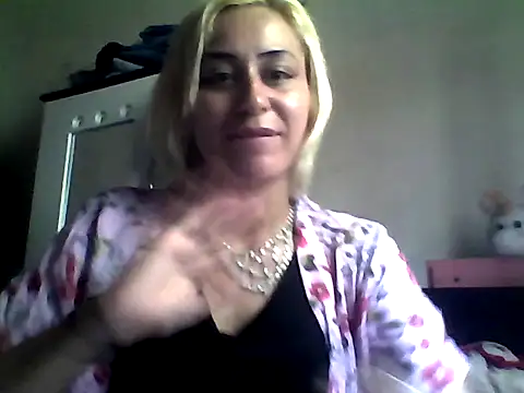 Snapshot of ariana_crazzy chatting on February 2025 02:35:02 PM ariana crazzy online show from February 2025 02:35:02 PM