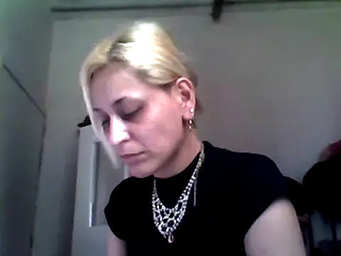 Snapshot of ariana_crazzy chatting on March 2025 07:32:02 PM ariana crazzy online show from March 2025 07:32:02 PM