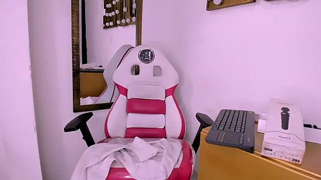 Snapshot of Valery_Maravilla_ chatting on February 2025 10:41:01 PM Valery Maravilla online show from February 2025 10:41:01 PM