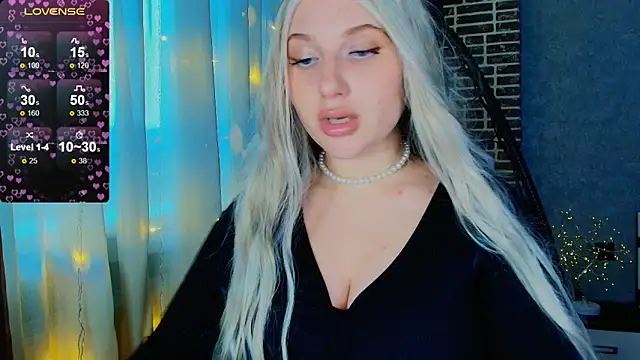 Evacadooo online show from November 2025 05:08:02 AM