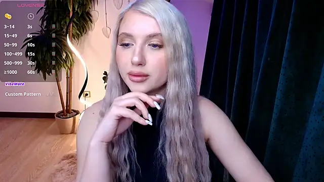 Evacadooo online show from April 2026 03:52:01 AM