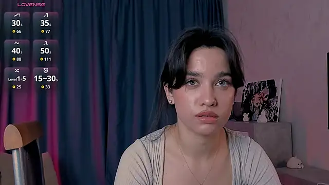 Snapshot of EmeliaReaper chatting on October 2025 09:17:02 PM EmeliaReaper online show from October 2025 09:17:02 PM