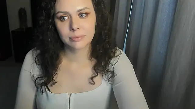 MollyCheiz online show from July 2026 03:23:01 AM