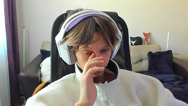 Ostin meow online show from September 2025 03:50:01 AM