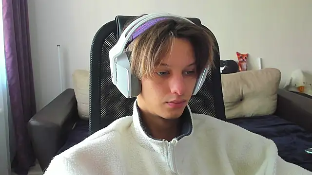 Ostin meow online show from October 2025 08:22:01 AM