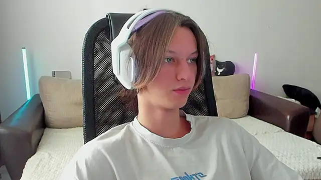 Ostin meow online show from February 2026 09:47:01 AM