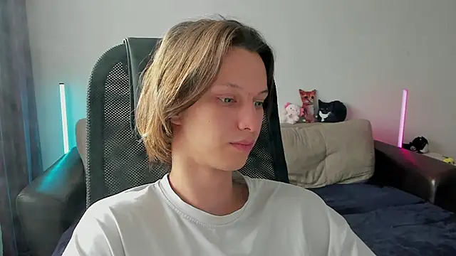 Ostin meow online show from April 2026 10:42:02 AM