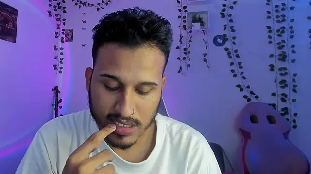 Raf brunette online show from December 2024 08:44:01 PM