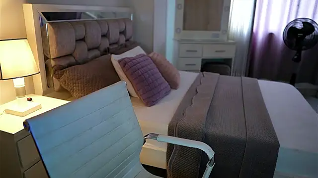 Camilaa bueno online show from February 2026 05:49:02 PM