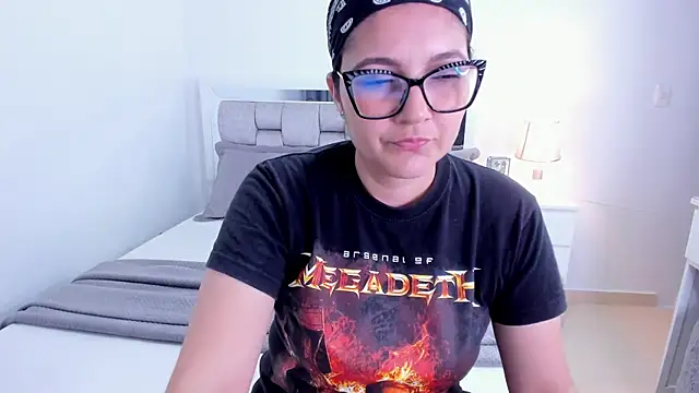 Camilaa bueno online show from April 2026 12:11:02 AM