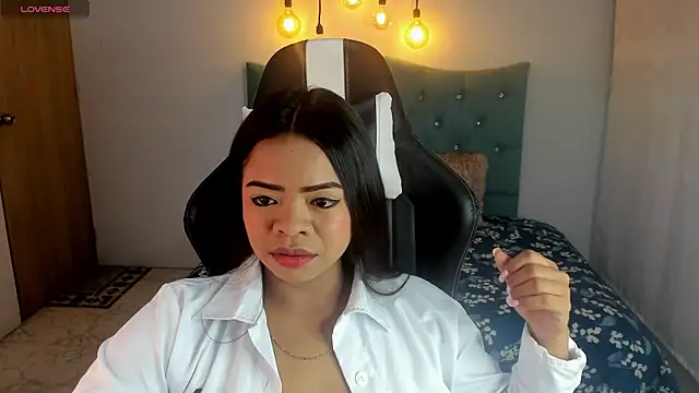 Any topless online show from February 2025 12:08:01 PM