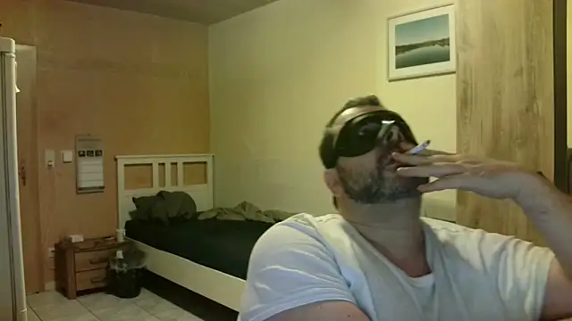 Snapshot of SADOMASKE chatting on December 2024 05:06:02 PM SADOMASKE online show from December 2024 05:06:02 PM