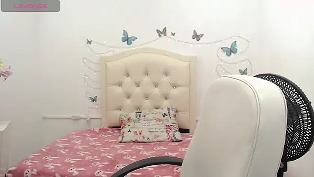Snapshot of elly_willis chatting on December 2024 11:09:02 PM elly willis online show from December 2024 11:09:02 PM