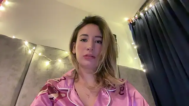 Snapshot of Gabby_cruz_ chatting on December 2024 03:08:02 AM Gabby cruz  online show from December 2024 03:08:02 AM