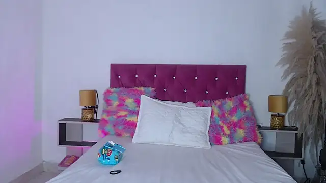 alinakiss online show from March 2025 12:00:01 AM