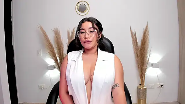 leylaclintonxx online show from December 2024 10:36:02 PM