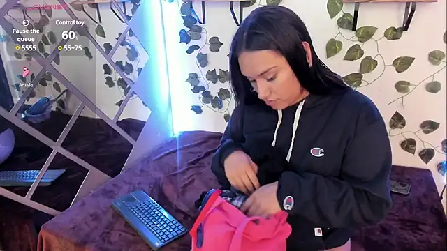 Snapshot of Megan_sophia2 chatting on February 2025 01:09:02 PM Megan sophia2 online show from February 2025 01:09:02 PM