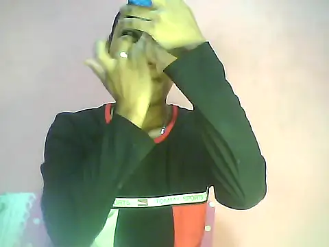 Snapshot of Fariana01 chatting on December 2024 09:20:01 PM Fariana01 online show from December 2024 09:20:01 PM