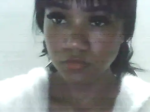 Snapshot of Fariana01 chatting on May 2026 10:04:02 PM Fariana01 online show from May 2026 10:04:02 PM