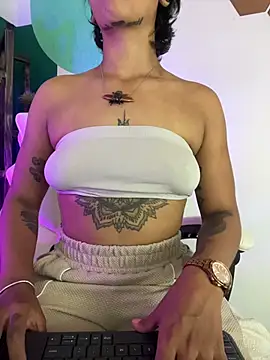 LollaByer online show from December 2025 09:32:02 PM