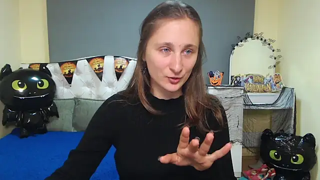 MichelLeee online show from October 2025 12:17:02 PM