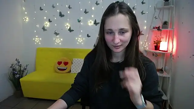 Snapshot of MichelLeee chatting on April 2026 11:31:01 AM MichelLeee online show from April 2026 11:31:01 AM