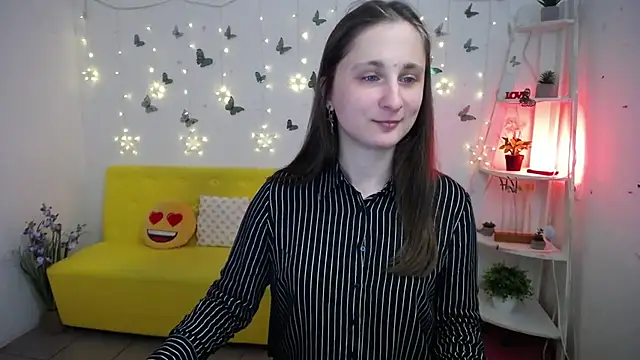 Snapshot of MichelLeee chatting on May 2026 11:26:02 AM MichelLeee online show from May 2026 11:26:02 AM