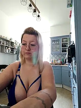 Snapshot of Lillyloo_ chatting on March 2025 11:21:01 AM Lillyloo online show from March 2025 11:21:01 AM