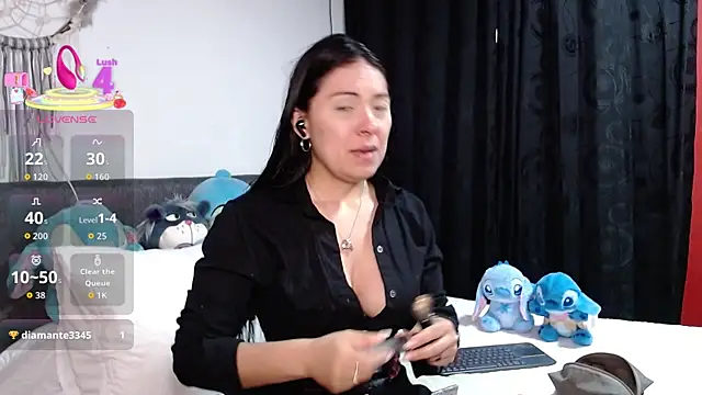 Snapshot of Ella_Rousse chatting on April 2026 11:33:01 AM Ella Rousse online show from April 2026 11:33:01 AM