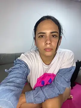 Snapshot of Leyna_Kenet chatting on March 2025 03:34:02 AM Leyna Kenet online show from March 2025 03:34:02 AM