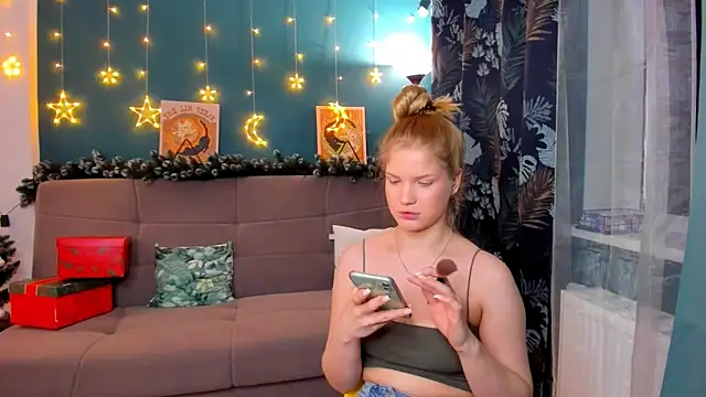 Snapshot of Xloe_Queen chatting on December 2024 02:22:02 PM Xloe Queen online show from December 2024 02:22:02 PM