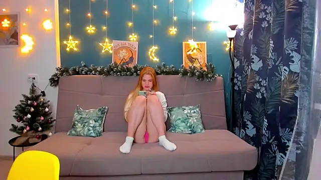 Snapshot of Xloe_Queen chatting on December 2024 03:31:02 PM Xloe Queen online show from December 2024 03:31:02 PM